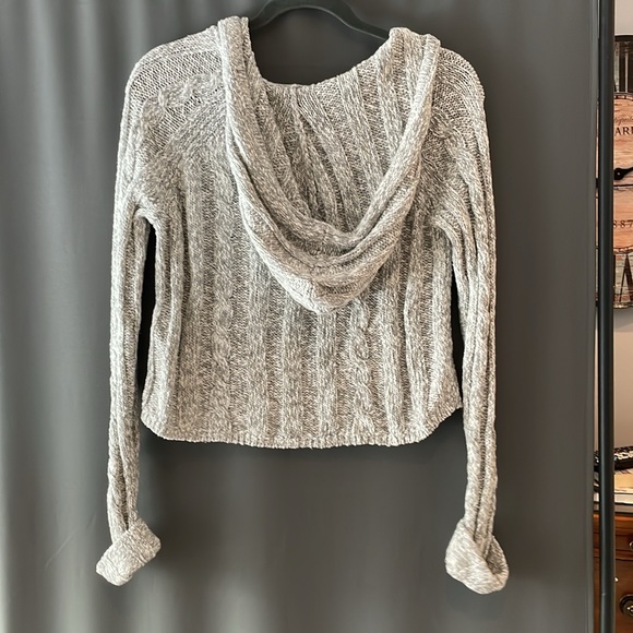Abercrombie and Fitch gray cable knit sweater size medium. - Picture 3 of 3